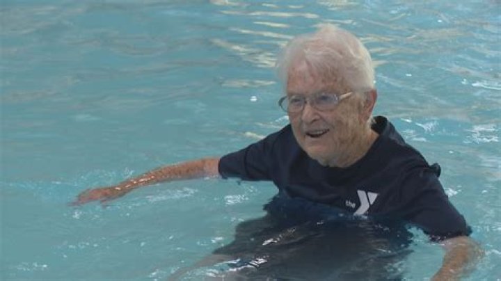 102-year-old makes waves for over 50 years by teaching generations to swim