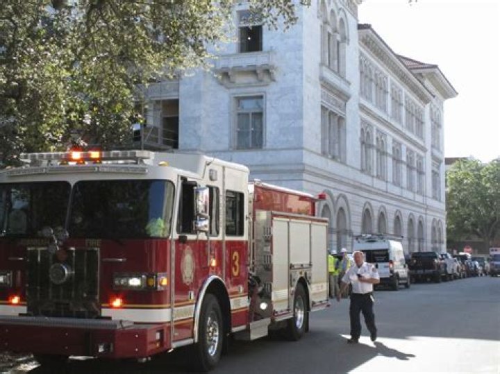 3 hurt in floor collapse in Savannah's 1899 US courthouse