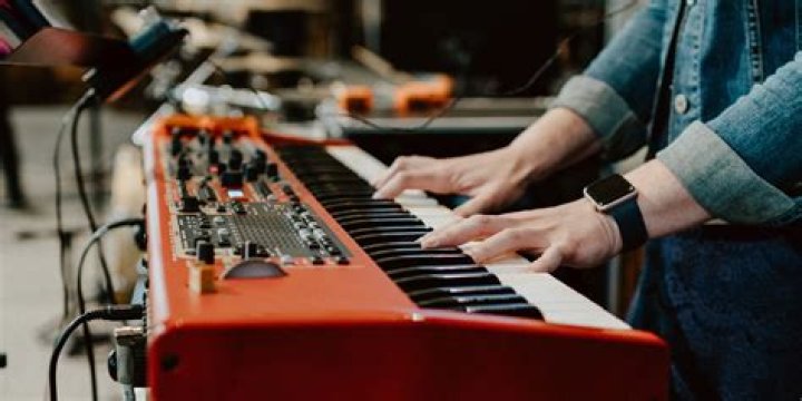5 Electric Instruments You Can Use to Practice Quietly