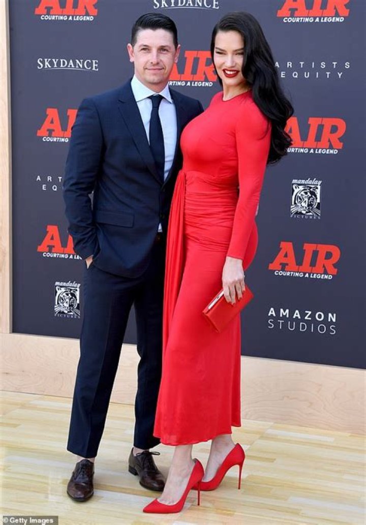 Adriana Lima Dating: A Deep Dive Into Her Romantic Life