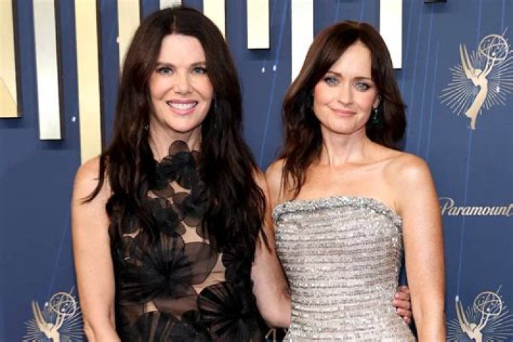 Alexis Bledel And Joey King: A Hollywood Friendship Uncovered