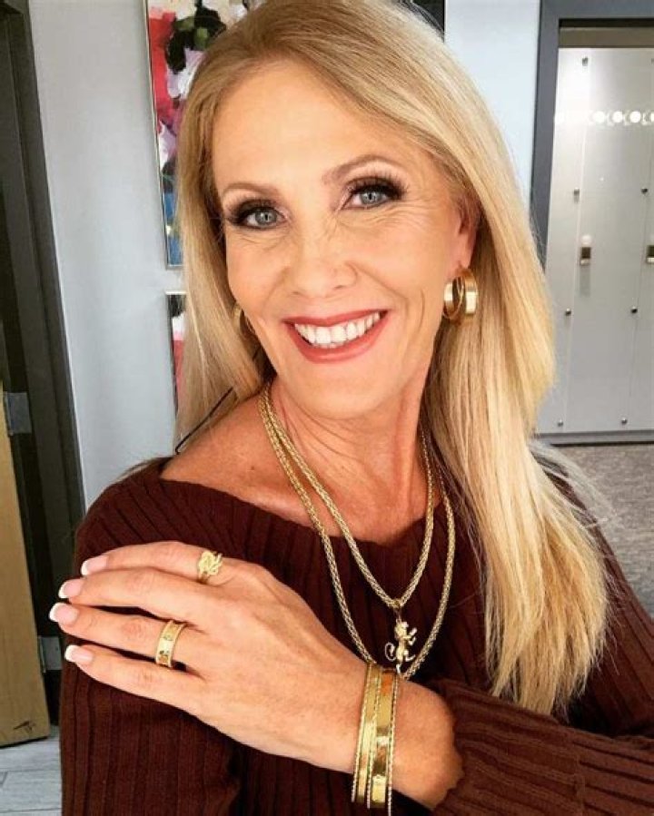 Allie Krings Age, Net Worth【 Bio Wiki 】Married Wedding, Height, ShopHQ