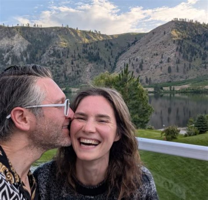 Amanda Knox - Bio, Net Worth, Height