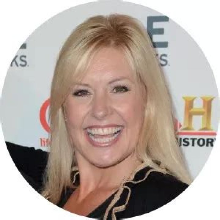 American Auctioneer Laura Dotson's Career: Her Annual Earning, Salary & Net Worth