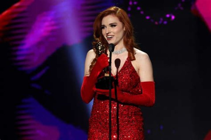 Amouranth wants her AI chatbot to flirt with fans, protect her career