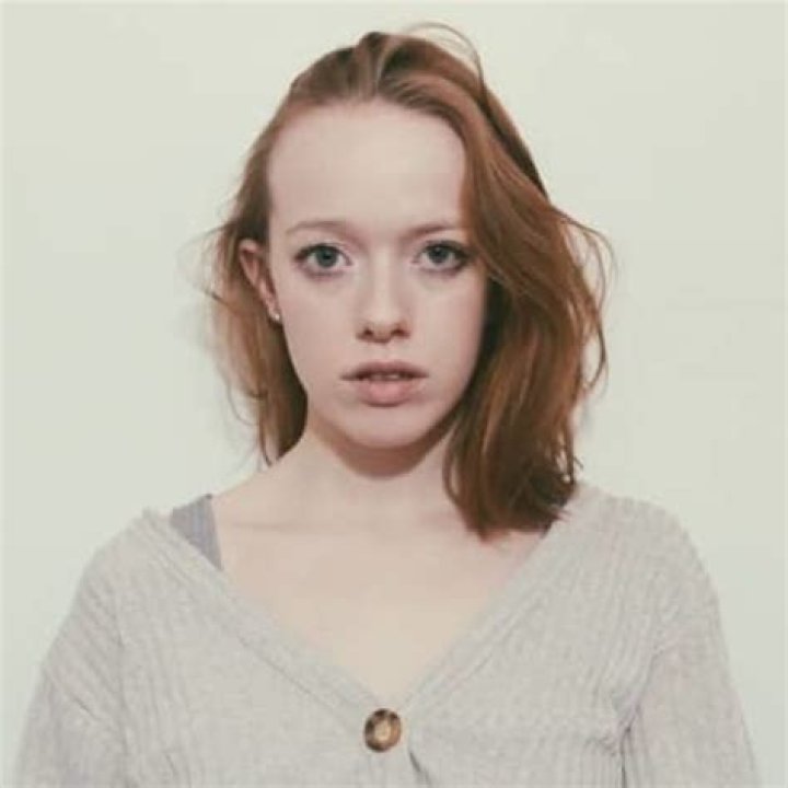 Amybeth Mcnulty - Bio, Age, Net Worth, Height, Single, Nationality, Body Measurement, Career