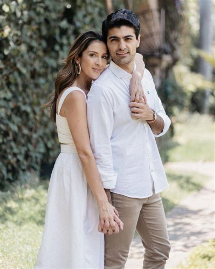Anuar Zidan Wikipedia, Age: Maity Interiano Novio (Husband)