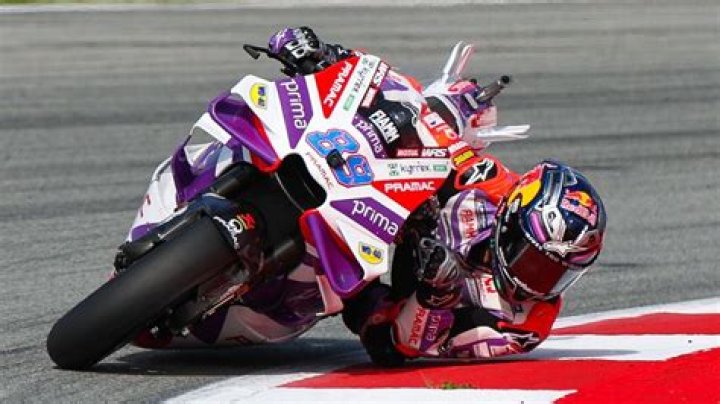 Aragon MotoGP PICTURE: 64 degree lean! | MotoGP
