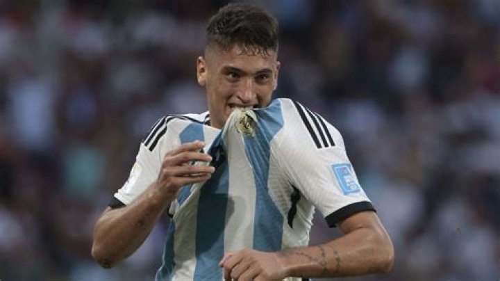 Argentina forward Alejo Véliz being followed by AC Milan