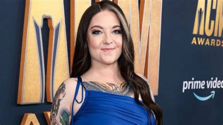 Ashley McBryde Net Worth, Accident, Age, Height, Family, Partner, Wife, Bio