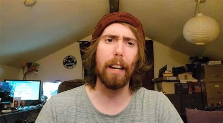 Asmongold explains why he no longer makes money from Twitch