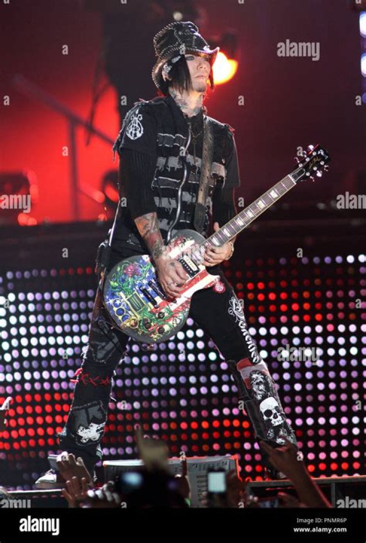 <b>Retro rock:</b> Guns N’ Roses performs in Miami on Saturday	