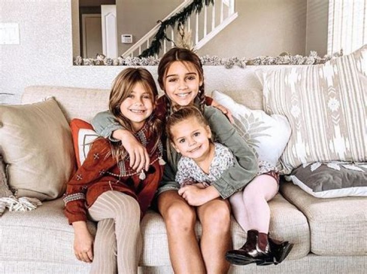 Bio, Age, Net Worth, Single, Nationality, Instagram, Wiki