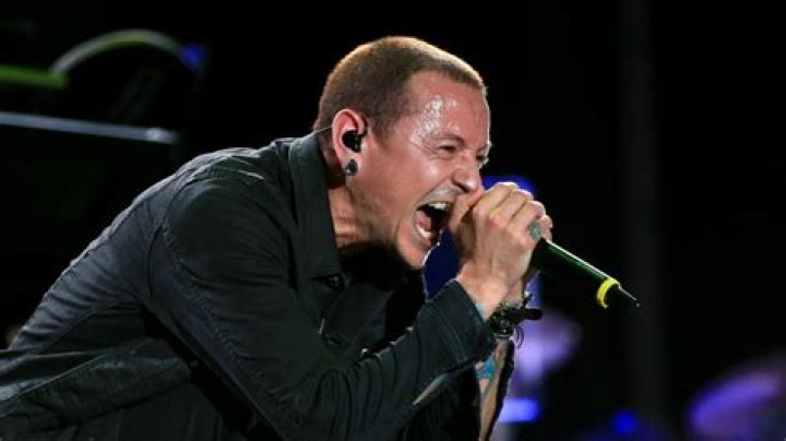 Celebrities react to death of music icon