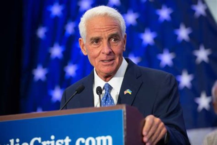 	Charlie Crist opta por centro político	