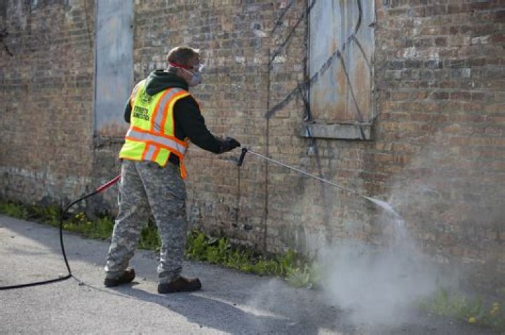 	Chicago adds graffiti-removal crews, trucks	