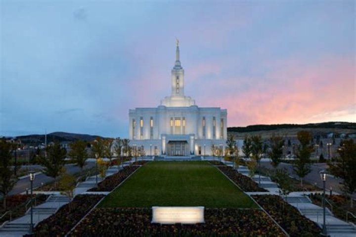 Church leaders dedicate the Pocatello Idaho Temple