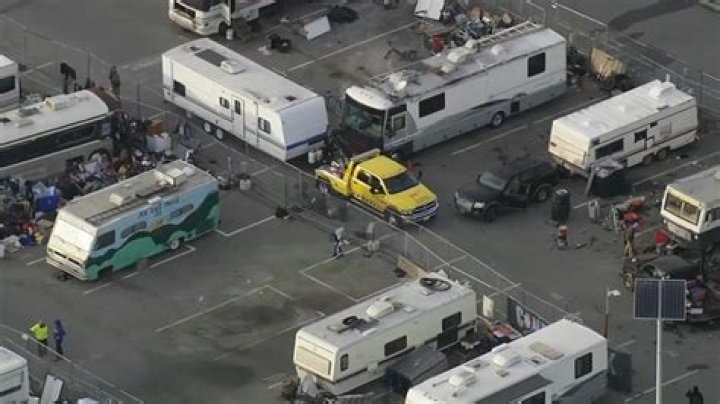 	City tows away oceanside ‘eyesore’ after paying RV owner $485,000	