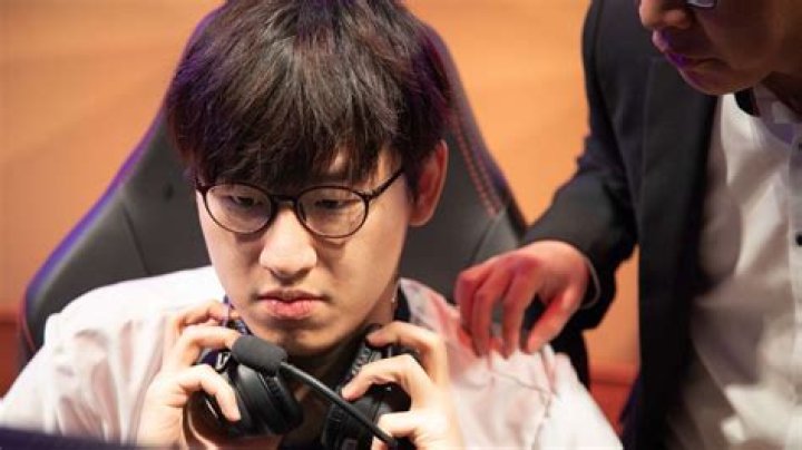 CLG's Rush quitting League and streaming for military service