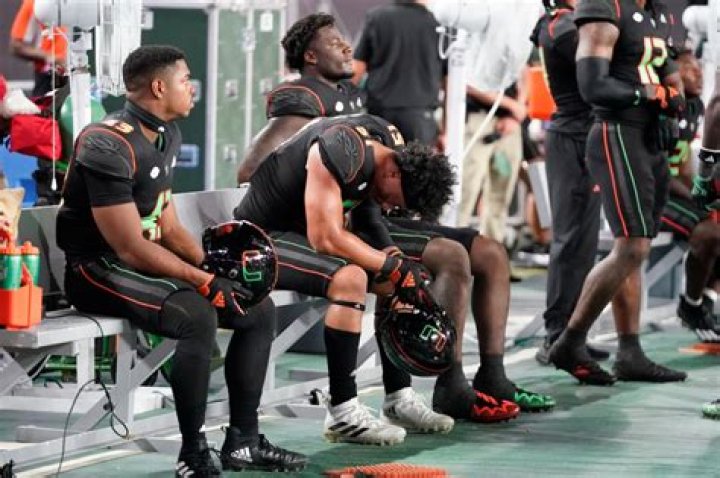 
College Sports |	Dave Hyde: Mario Cristobal’s decision not to kneel was as dumb as it gets	