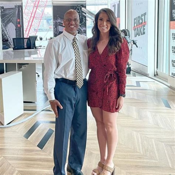 Courtney Cronin Wiki, Age, Bio, Husband, Married【 ESPN 】Salary