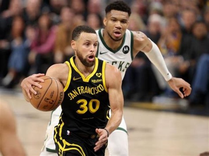 Curry stars as Warriors bounce back to rout Bucks | National