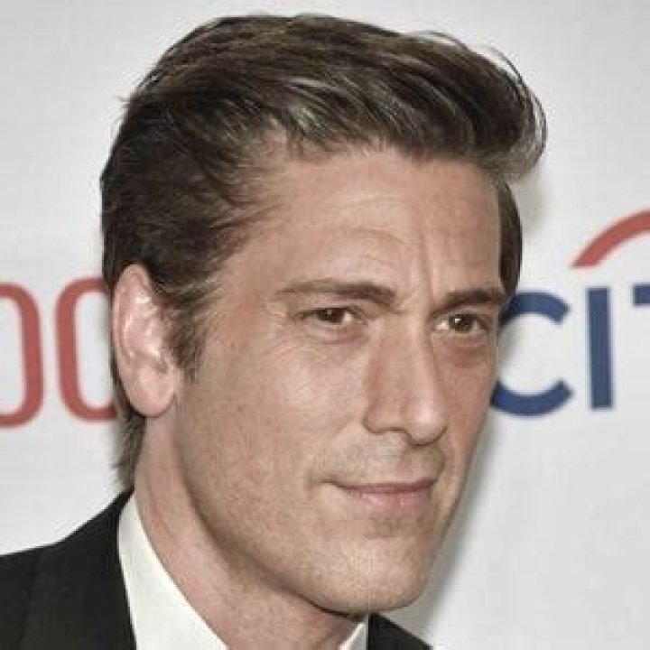 David Muir Biography