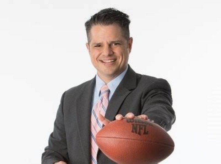 Dennis de la Peña Bio, Age, Height, Wife, Salary, Net Worth, FOX7 Austin
