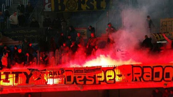 Der braune Sumpf der gelben Wand