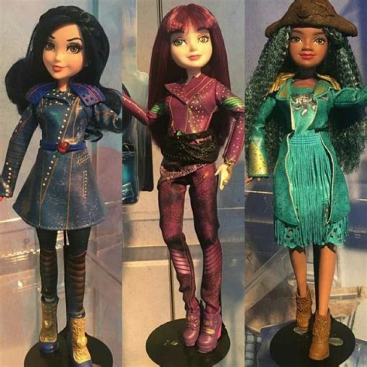 ‘DESCENDANTS 2’ CHARACTERS MAL, EVIE, AND UMA DOLLS AVAILABLE AUGUST 1ST