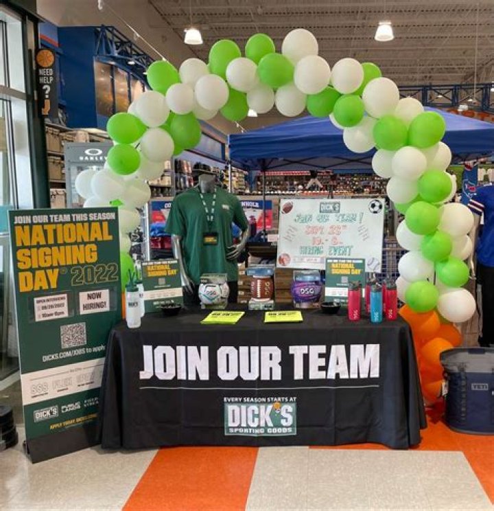 	Dick’s Sporting Goods will hire 100 people for holidays at Baltimore stores	