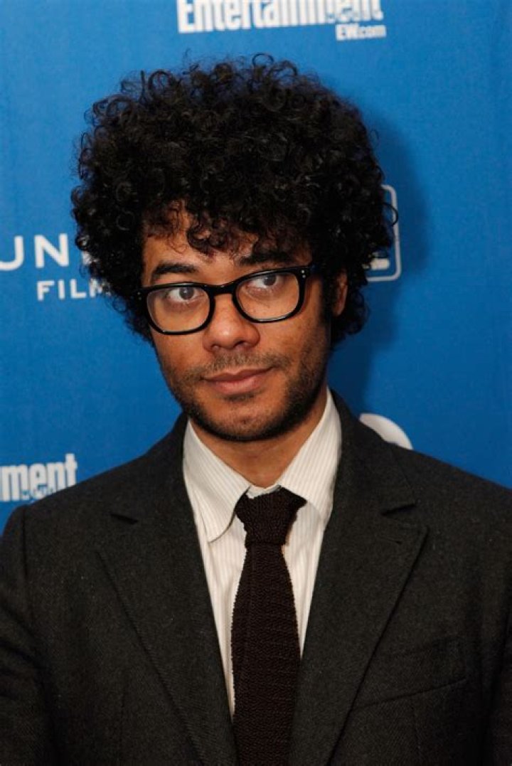 Discovering Richard Ayoade's Height: A Comprehensive Insight