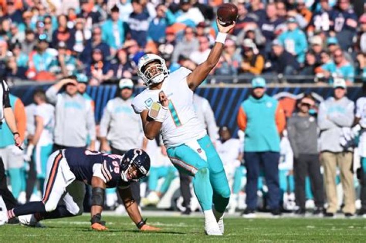 	Dolphins edge Bears in QB duel between Tua Tagovailoa, Justin Fields as Miami wins third straight	