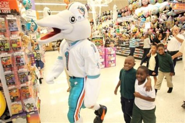 	Dolphins shop for Halloween costumes with students	