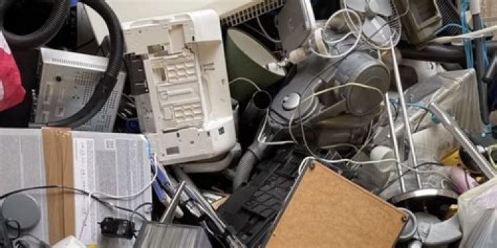 Don't Throw Away Your Old iPhone: 7 Eco-Friendly Alternatives