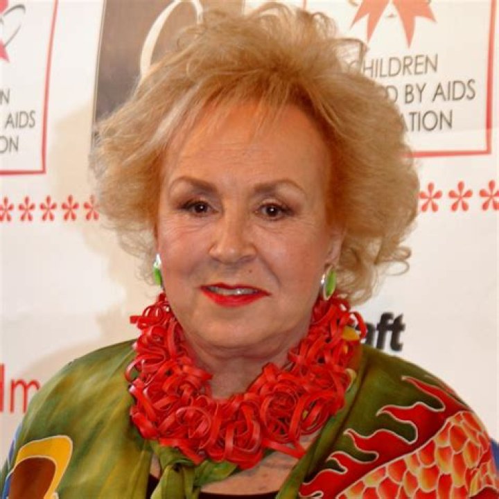 Doris Roberts - Bio, Net Worth, Height