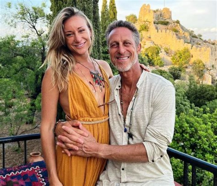Dr. Mark Hyman's Wife: Age, Biography, And Life Together