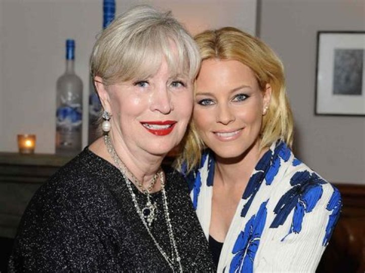 Elizabeth Banks Net Worth | Bio, Family, Address, Career