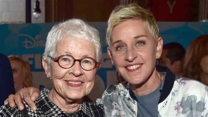 Ellen DeGeneres - Net Worth, Bio, Career, Married, Height, Facts