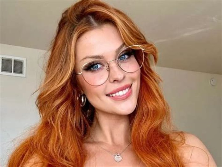 Elly Clutch: Wiki, Bio, Age, Height, Family, Career, Net Worth