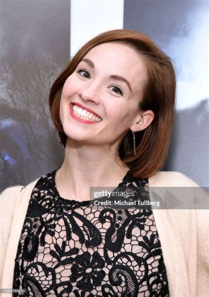 Emily Shenaut - FamousFix.com