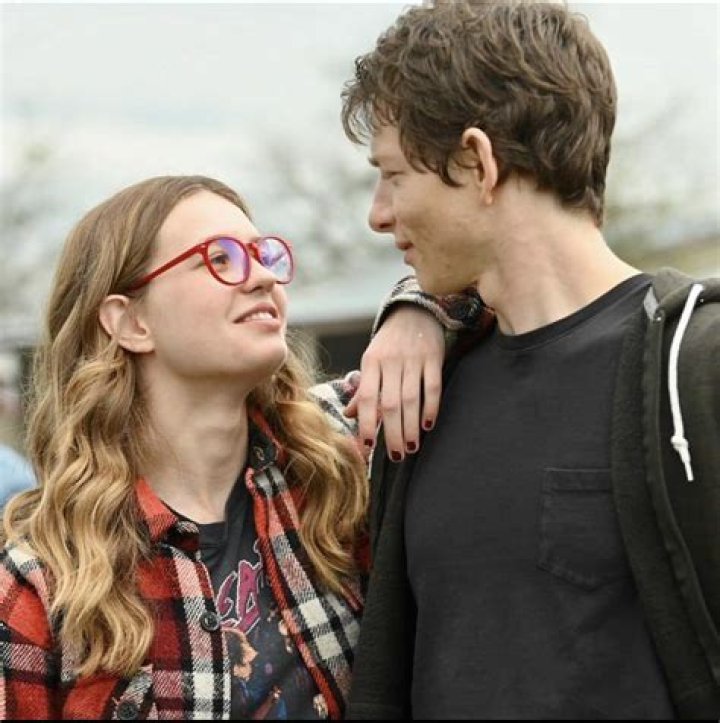 Exploring Olivia Scott Welch's Relationships: A Deep Dive