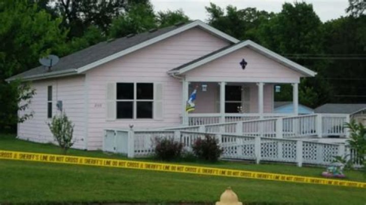 Exploring The Controversy Surrounding Dee Dee Murder Scene Photos