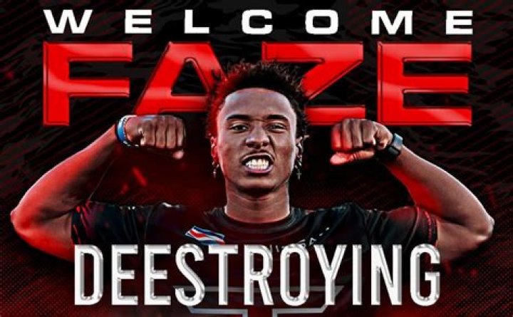 FaZe Clan sign YouTuber & former NFL prospect Deestroying