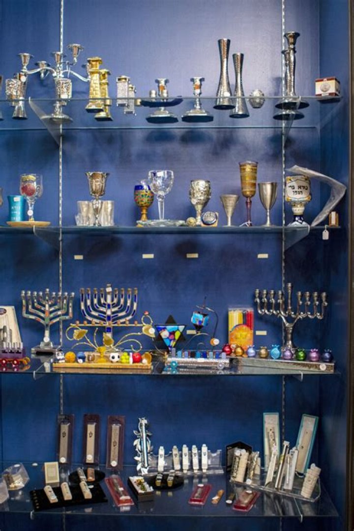	Fire at Hollywood Judaica shop raises suspicions	