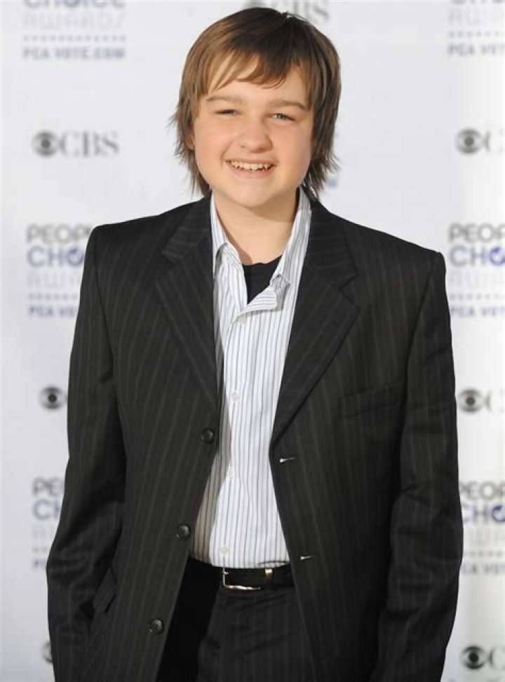 Fortune explored as Two and a Half Men star looks unrecognisable in rare appearance