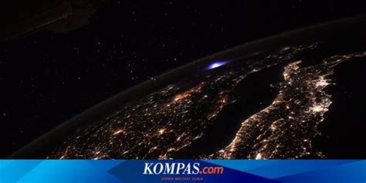 [FOTO] Astronot Potret Fenomena Langka Petir Biru dari ISS