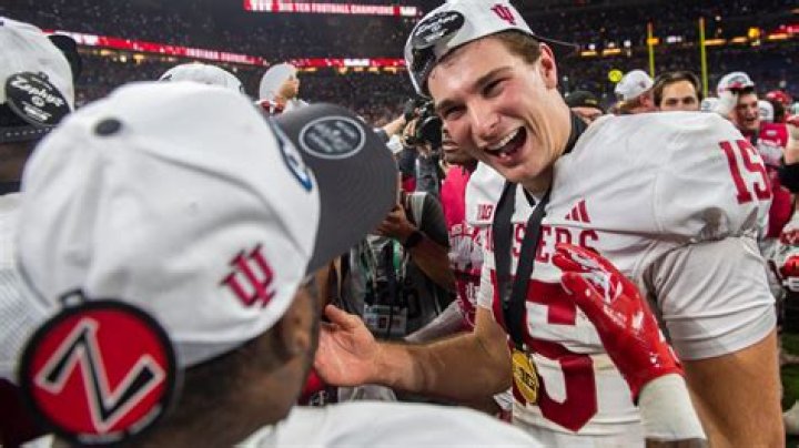 	FSU POUNDS BYU 44-28 WELDON UPSTAGES HEISMAN WINNER IN TEAMS OPENER	