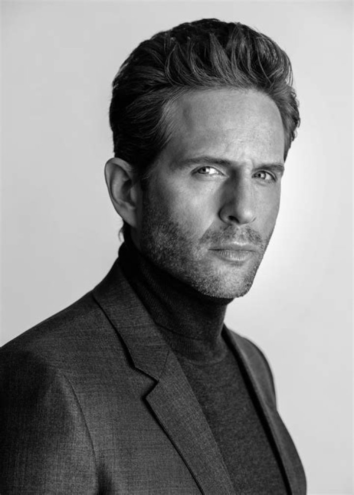 Glenn Howerton Biography