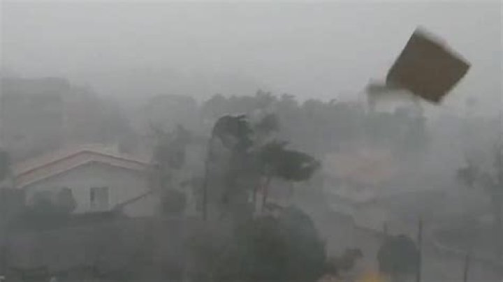 	GLORIA INTENSIFIES; WINDS AT 150 MHP	